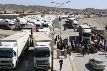 اعلام بدموقع ممنوعبت واردات برنج به معطلی کامیون‌ها در مرز تفتان انجامیده است
