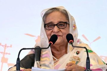 بالگرد حامل نخست‌وزیر مستعفی بنگلادش در فرودگاه نظامی قاضی‌آباد هند بر زمین نشست