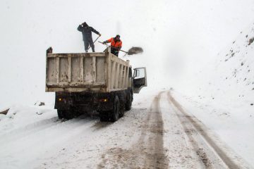 بارش برف موجب بسته شدن راه ۳۰ روستای مراغه شد