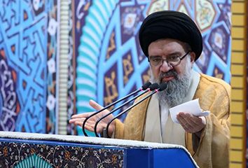 خطیب نماز جمعه تهران: ادعای دوستی ترامپ با مردم ایران دروغی آشکار است