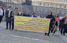 مسئولان به تجمع روز دوم کارکنان دفاتر سهام عدالت در تهران نیز پاسخی نداده اند