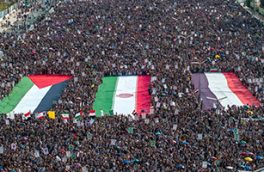 یمنی ها در حمایت از پیروزی محور مقاومت ایران راهپیمایی کردند