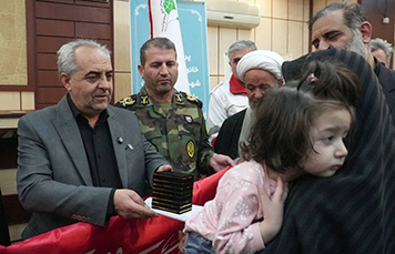 تکریم خانواده‌های معظم شهدا حداقل وظیفه مسئولان است