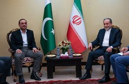 دیدار و گفت وگوی فرمانده ارتش پاکستان با وزیر امور خارجه در تهران